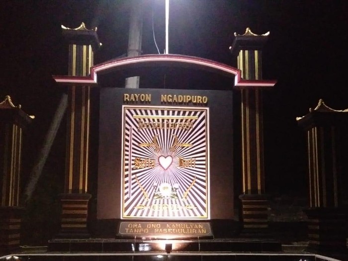 tugu psht blitar