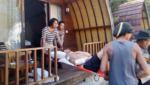 Turis asal Inggris, KJB dievakuasi karena terluka usai menganiaya dan merusakn pengipana di Gili Meno, Lombok Utara.