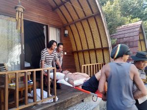 Bule Inggris Berulah di Gili Meno, Aniaya Pacar-Rusak Bungalo