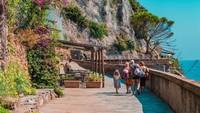Via dellAmore (Jalan Cinta), jalan setapak ikonik Cinque Terre yang melintasi garis Pantai Liguria, akhirnya dibuka untuk pengunjung.
