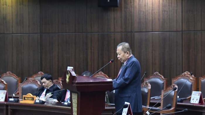 Wakil Ketua MPR RI Arsul Sani menghadiri Sidang Pleno Mahkamah Konstitusi yang membahas uji materiil kewenangan konstitusional MPR.