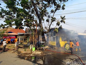 Tetangga Nekat Bakar Kios Es Teh di Mojokerto Gegara Gadai Jam Tangan