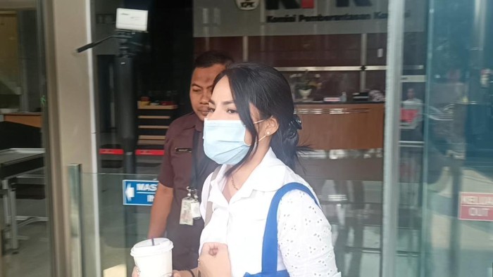 Windy Idol usai diperiksa KPK (Adrial-detikcom)