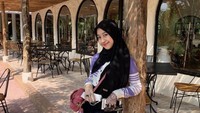Kabarnya, pernikahan keduanya akan dipercepat sebelum Egy Maulana sibuk berlaga di Liga 1. Umi Pipik pun meminta doa agar rencananya berjalan lancar. Foto: Instagram Adiba Khanza
