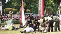 Mereka mementaskan peristiwa sejarah dari soal tentara KNIL, kedatangan tentara Jepang hingga Soekarno membacakan proklamasi kemerdekaan.