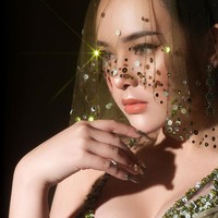 Memberikan kesan mistis, Amanda Manopo tampil dengan veil. Foto: dok. Instagram FD Photography