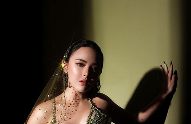 “Foto cuma buat nonjolin bagian tubuh doang masih muda tapi tubuhnya dinikmatin banyak orang,” hujat netizen. Foto: dok. Instagram FD Photography