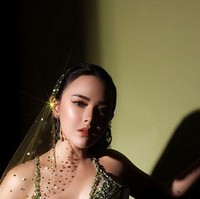 “Foto cuma buat nonjolin bagian tubuh doang masih muda tapi tubuhnya dinikmatin banyak orang,” hujat netizen. Foto: dok. Instagram FD Photography