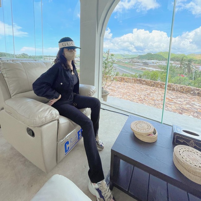 Beredar kabar bahwa Pratama dan Zize akan menggelar pernikahan di Jepang dalam waktu dekat. Dikatakan bahwa keluarga kedua belah pihak, termasuk Andre Rosiade sudah berada di sana. Mereka menikah di Jepang karena mantan pemain PSIS Semarang yang merupakan bek kiri Timnas Indonesia itu bermain di klub Tokyo Verdy. Foto: Instagram @azizahsalsha_