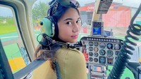 Selebgram ini merupakan putri dari pasangan Andre Rosiade dan Nurul Anastasia. Dirinya berasal dari Jakarta dan lahir pada 21 Oktober 2003. (Foto: Instagram @azizahsalsha_)