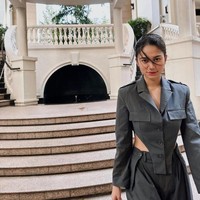 Hubungan cinta pemain timnas Pratama Arhan jadi sorotan. Tak hanya dikabarkan memacari Azizah Salsah yang merupakan putri anggota DPR RI daerah pemilihan Sumatera Barat, keduanya bahkan disebut akan segera menikah. Foto: Instagram @azizahsalsha_