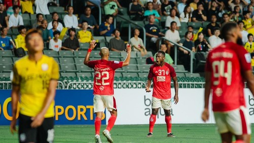 Potret laga antara Bali United FC menghadapi Lee Man FC, Rabu (16/8) di Hongkong.