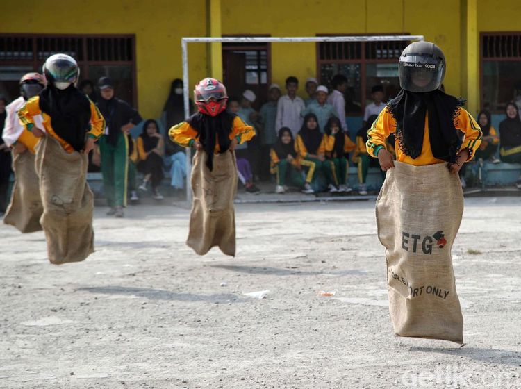 Begini Keseruan Pelajar Ikuti Lomba Kemerdekaan