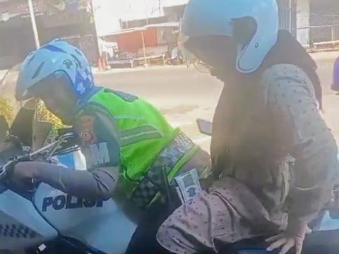 Bumil di Subang ngidam naik Moge polisi.