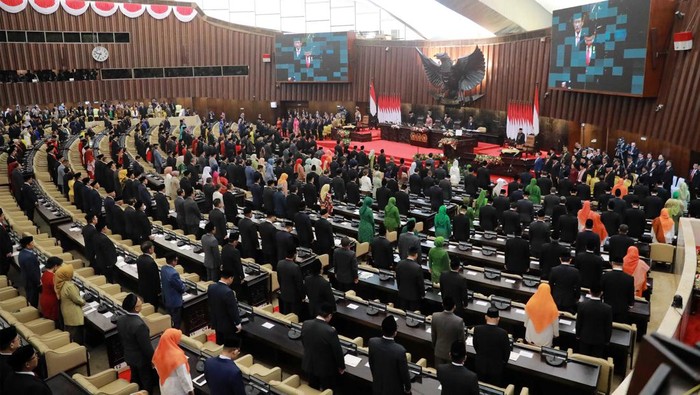 Sidang tahunan MPR digelar hari ini. Menteri Kabinet Indonesia Maju hadir dalam sidang yang berlangsung di gedung DPR tersebut.
