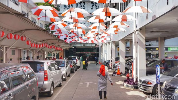 Deretan payung di RSUD Al Ihsan, Baleendah, Kabupaten Bandung.