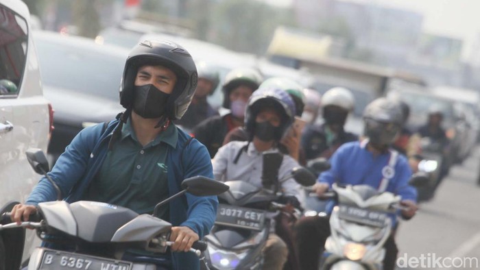 Tangsel menempati posisi pertama kota dengan kualitas udara terburuk di Indonesia sore ini. Kualitas udara di Tangsel dinyatakan tidak sehat oleh situs IQAir.