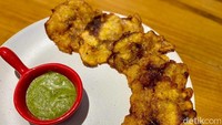 Di El Toro juga ada Fried Plantain (Rp 45.000). Pisang goreng ini dibuat dari pisang tanduk matang yang rasanya manis agak asam. 