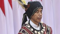 Dikutip dari detikNews, Rabu (16/8/2023) Jokowi disebut sebagai presiden pertama yang memulai tradisi mengenakan pakaian adat saat Sidang Tahunan MPR. Langkah ini dilakukannya pertama kali sejak Sidang Tahunan MPR tahun 2017. (ANTARA FOTO/Galih Pradipta) 