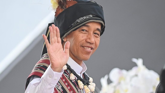 Presiden Joko Widodo menyampaikan pidato kenegaraan pada Sidang Tahunan MPR dan Sidang Bersama DPR - DPD Tahun 2023 di Gedung Nusantara, Kompleks Parlemen, Senayan, Jakarta, Rabu (16/8/2023). ANTARA FOTO/Galih Pradipta/Spt.