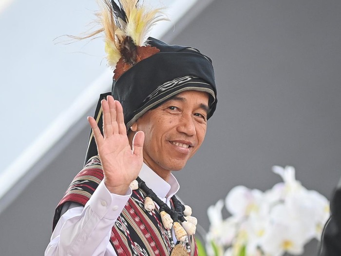 Presiden Joko Widodo menyampaikan pidato kenegaraan pada Sidang Tahunan MPR dan Sidang Bersama DPR - DPD Tahun 2023 di Gedung Nusantara, Kompleks Parlemen, Senayan, Jakarta, Rabu (16/8/2023). ANTARA FOTO/Galih Pradipta/Spt.