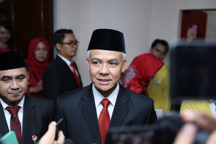 Bakal Calon Presiden (Bacapres) Ganjar Pranowo menyatakan kesiapannya untuk lari marathon meneruskan pekerjaan besar Presiden RI Joko Widodo (Jokowi) menuju perwujudan Indonesia Emas 2045.