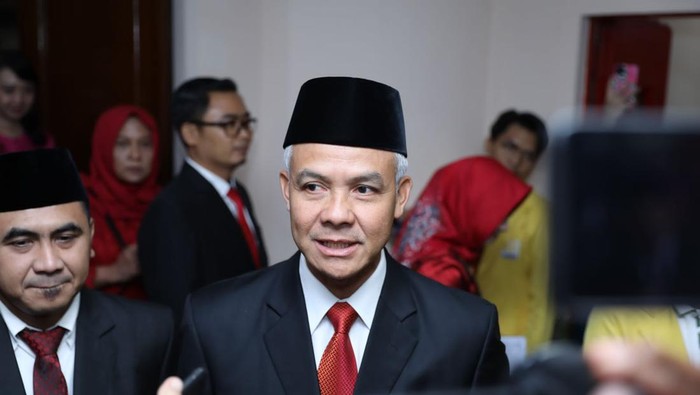 Bakal Calon Presiden (Bacapres) Ganjar Pranowo menyatakan kesiapannya untuk lari marathon meneruskan pekerjaan besar Presiden RI Joko Widodo (Jokowi) menuju perwujudan Indonesia Emas 2045.