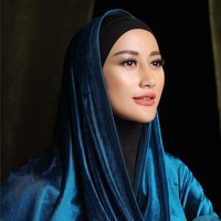 Dalam unggahan di Instagram, Ayu Maulida menceritakan proses dirinya berhijab yang butuh waktu lama. Setelah mengumpulkan keberanian, wakil Indonesia di Miss Universe 2020 ini akhirnya mantap berhijab. Foto: Instagram/@ayumaulida97