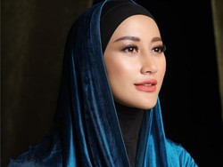7 Gaya Bersahaja Puteri Indonesia 2020 Ayu Maulida yang Kini Berhijab