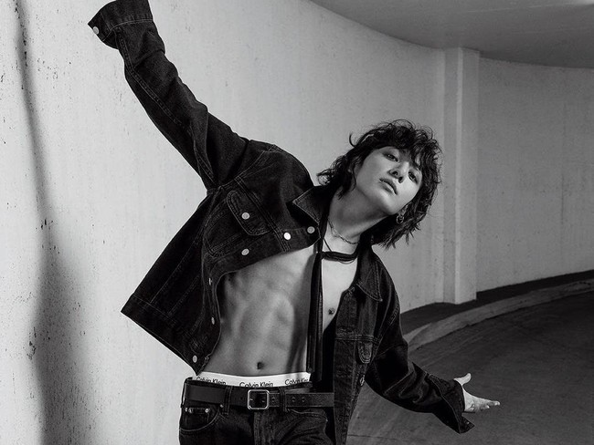 Gaya Jungkook BTS dalam pemotretan Calvin Klein