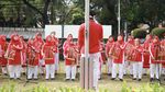 Gaya Kompak Emak-emak Main Angklung Sambut HUT RI