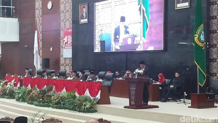 Gubsu Edy Rahmayadi saat sambutan di DPRD Sumut