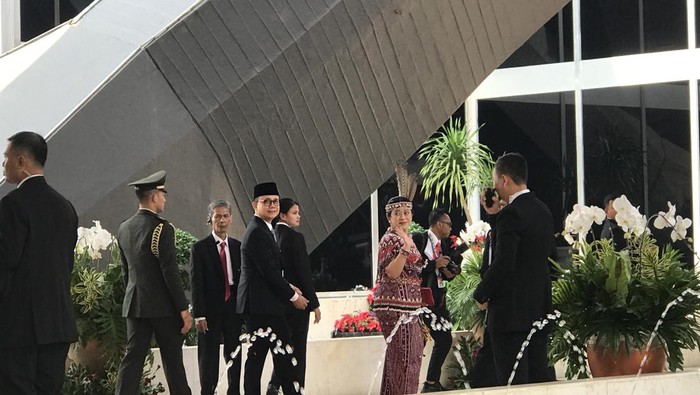 Hadiri Sidang Tahunan di DPR, Puan Pakai Baju Adat Dayak Iban