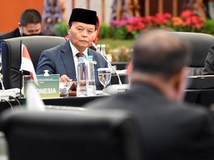 Heboh Al Quran Dibakar di Depan KBRI, HNW Minta Pemerintah Lebih Tegas