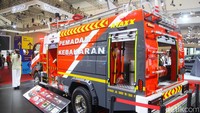 Pilihan sasis yang digunakan tersedia dari beberapa merek menyesuaikan permintaan konsumen, seperti Hino Dutro, Isuzu ELF NMR, Toyota Dyna, dan Mitsubishi Colt Diesel.  
