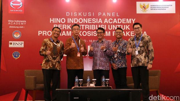 Hino gelar pelatihan untuk sopir truk dan bus.