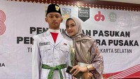 Ibnu Jamil dan mantan istrinya, Maya Maula, bangga melihat video putranya, Muhammad Dhofin Maula Jamil dilantik menjadi Paskibraka Tingkat Kota Administrasi Jakarta Selatan 2023. Dhofin akan bertugas dalam upacara HUT ke-78 Kemerdekaan Republik Indonesia di halaman kantor Walikota Administrasi Jakarta Selatan. Foto: dok. Instagram Maya Maula
