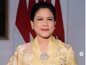 Cantiknya Iriana Berkebaya Kuning Dampingi Jokowi Berbaju Adat Tanimbar