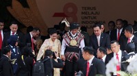 Jokowi meninggalkan gedung DPR pukul 11.55 WIB.