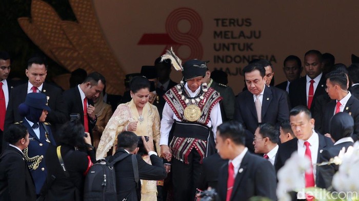 Presiden Joko Widodo (Jokowi) dan Wakil Presiden Ma'ruf Amin menghadiri acara sidang tahunan MPR/DPR/DPD RI, Rabu (16/8/2023). Jokowi dan Ma'ruf meninggalkan Senayan di jeda 'ishoma' (istirahat, salat, makan) sidang tahunan siang ini.