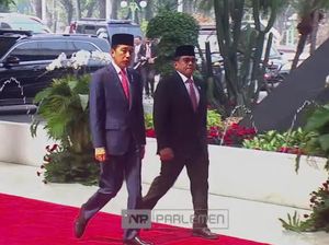 Pakai Setelan Jas, Jokowi Tiba di DPR untuk Pidato RUU APBN 2024