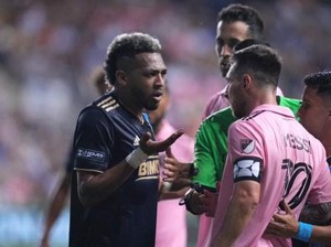 Momen Messi Marah-marah, Bela Juniornya yang Kena Tendang Lawan