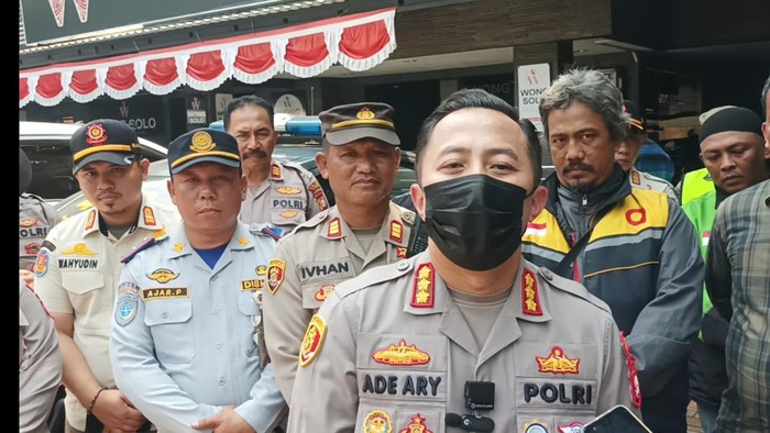 Kapolres Metro Jakarta Selatan Ade Ary Syam Indradi mengecek lokasi keributan YouTuber vs ojol di Tebet.