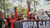 Mereka meminta pemerintah serius menangani polusi yang semakin parah.  