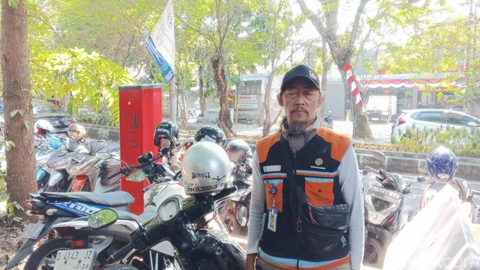Lahan parkir di SMKN 2 Bandung