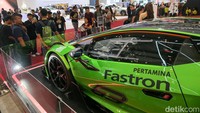 Mobil yang digunakan untuk balapan di ajang balap internasional ini memiliki enam tingkat percepatan dan pada berpenggerak roda belakang ini disematkan rem Brembo. Masing-masing ban berukuran 19 dan 20 inch berturut-turut untuk depan dan belakang.
