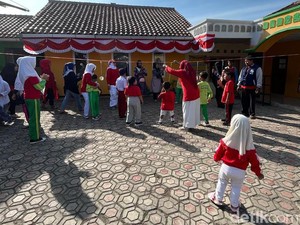 Lika-liku Rofiqoheni Bangun SLB Plus Raharja Tanjungsari