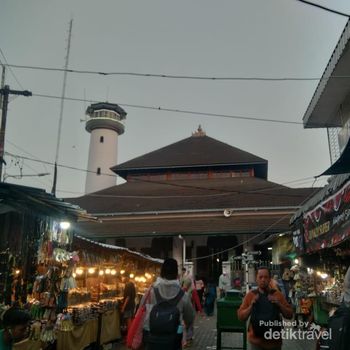 Masjid Sunan Ampel. Foto Malik Ibnu Zaman.