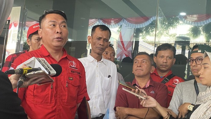 Masyarakat Pecinta Museum Indonesia (MPMI) didampingi relawan Ganjarian Spartan (Devi-detikcom)