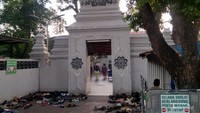 Salah satu dari lima gapuro pada Makam Sunan Ampel, difoto oleh Malik Ibnu Zaman.